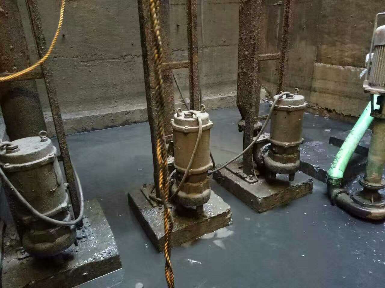 綦江污水池清理